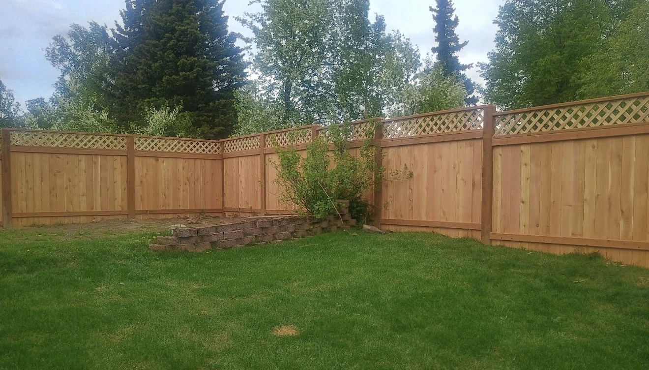 cedar-lattice-top-privacy-fence
