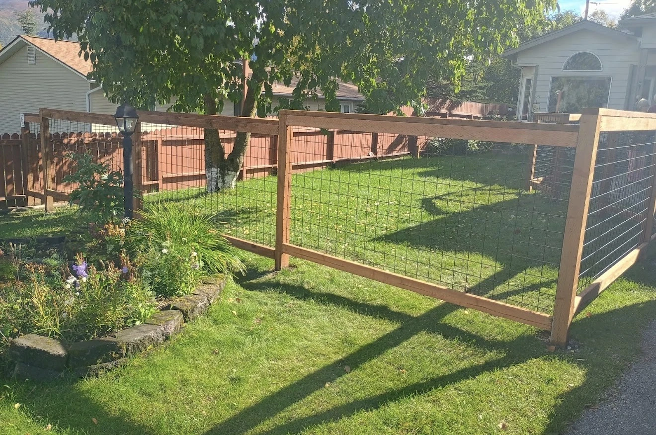 wood-framed-hog-wire-fence